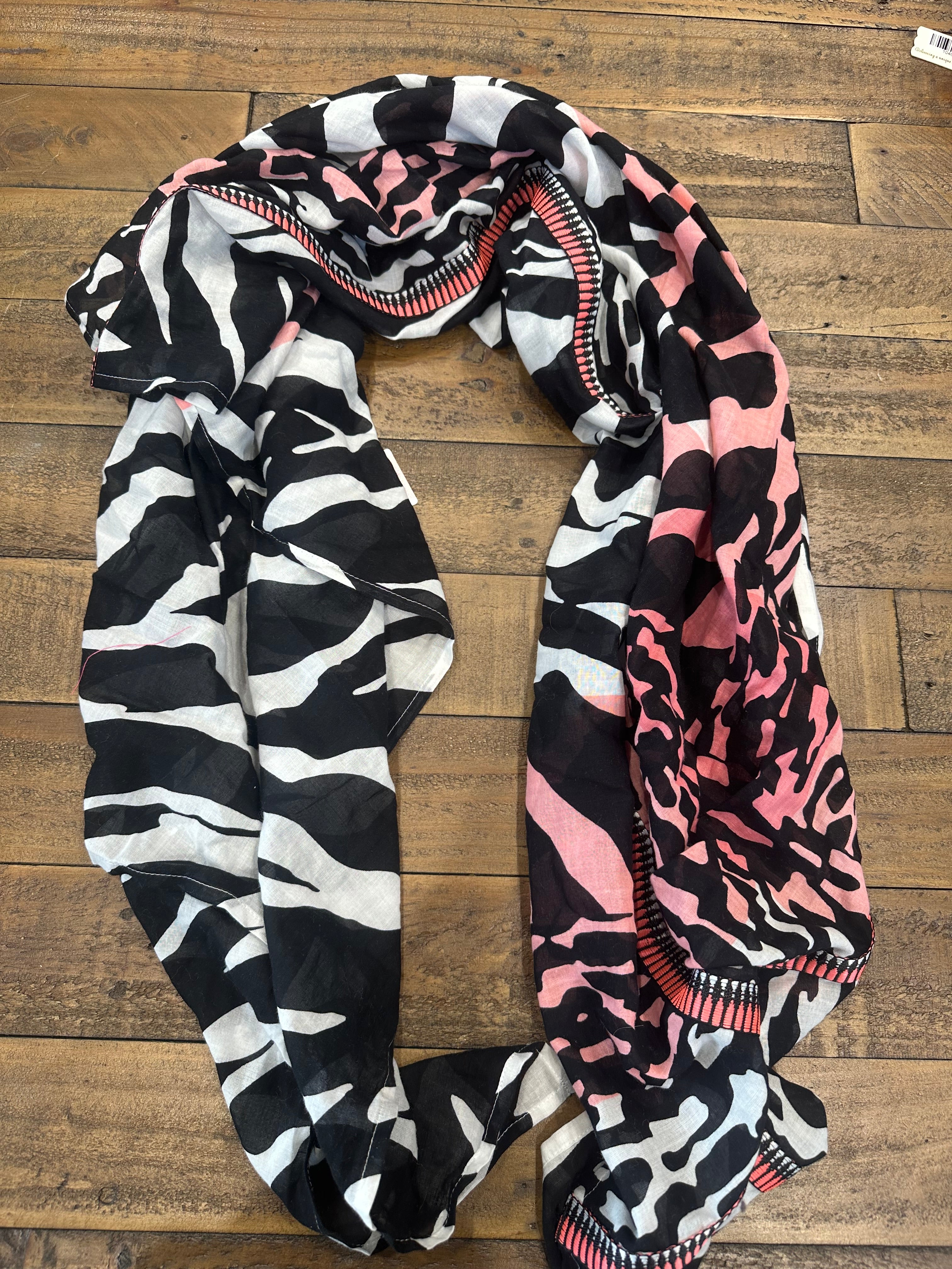 Street One Printed Square Scarf With Tape In Black