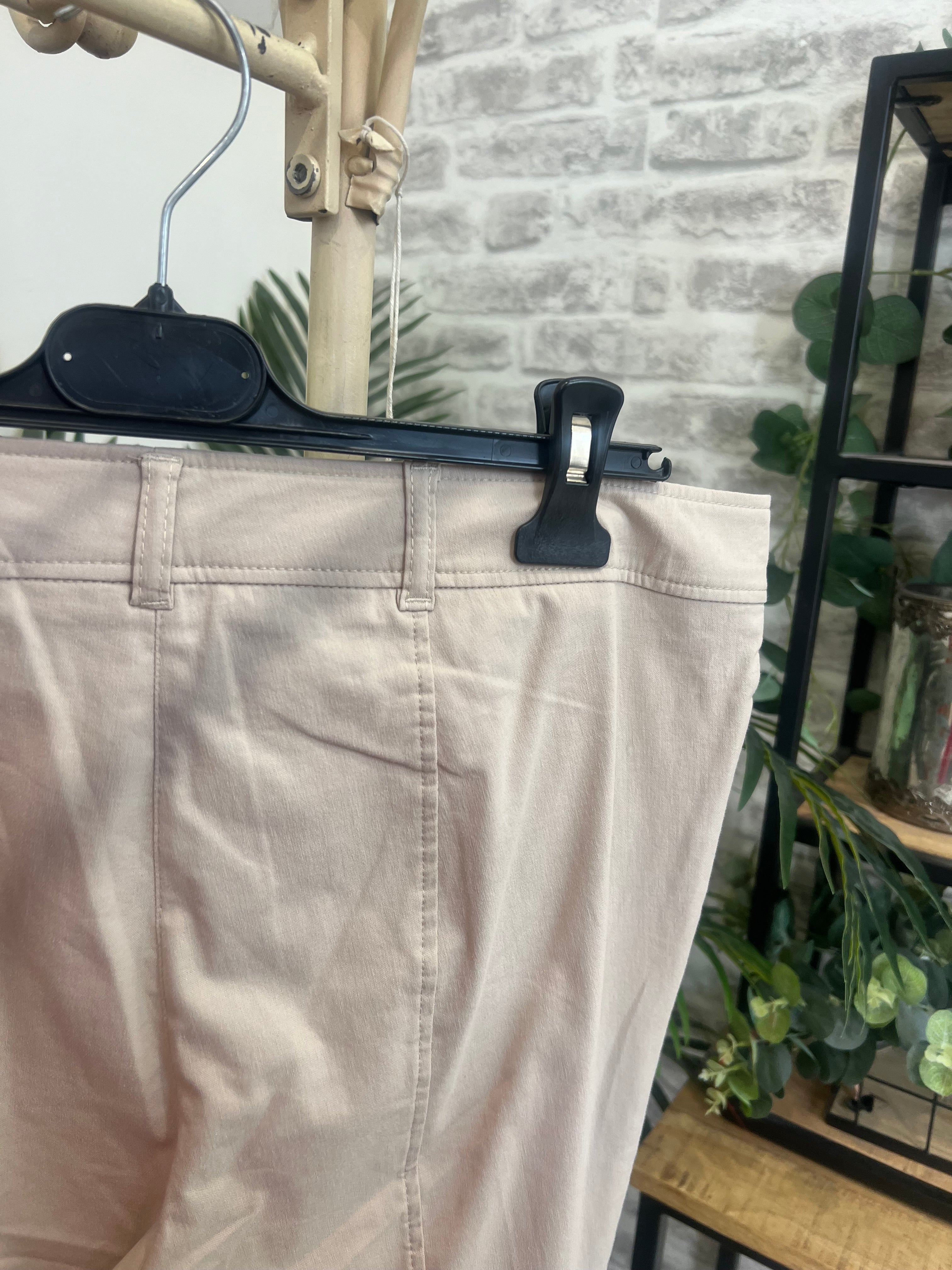 Peruzzi Cropped Ruched Trousers In beige