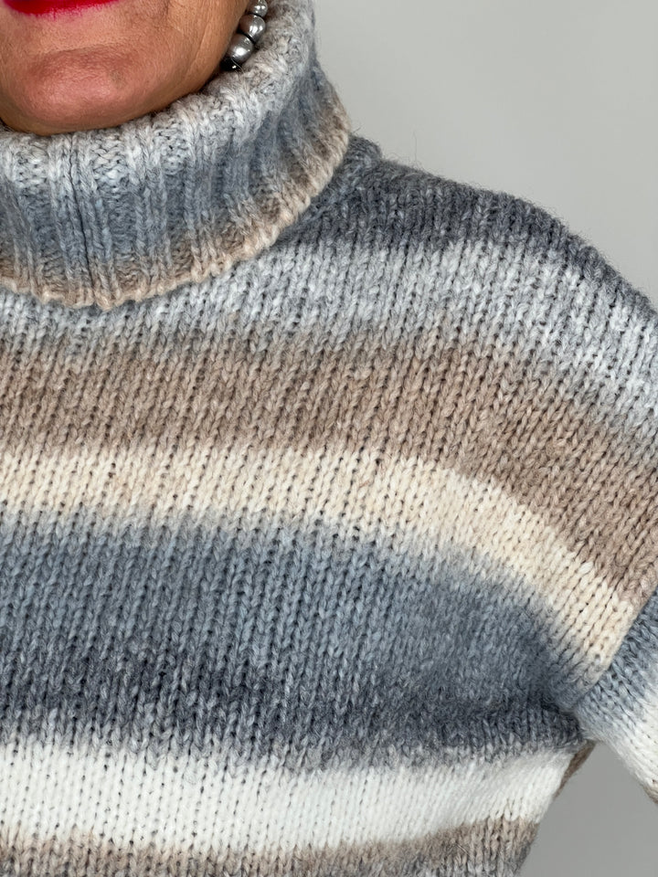 Milano Italy Turtle Neck Pullover In Cream multi