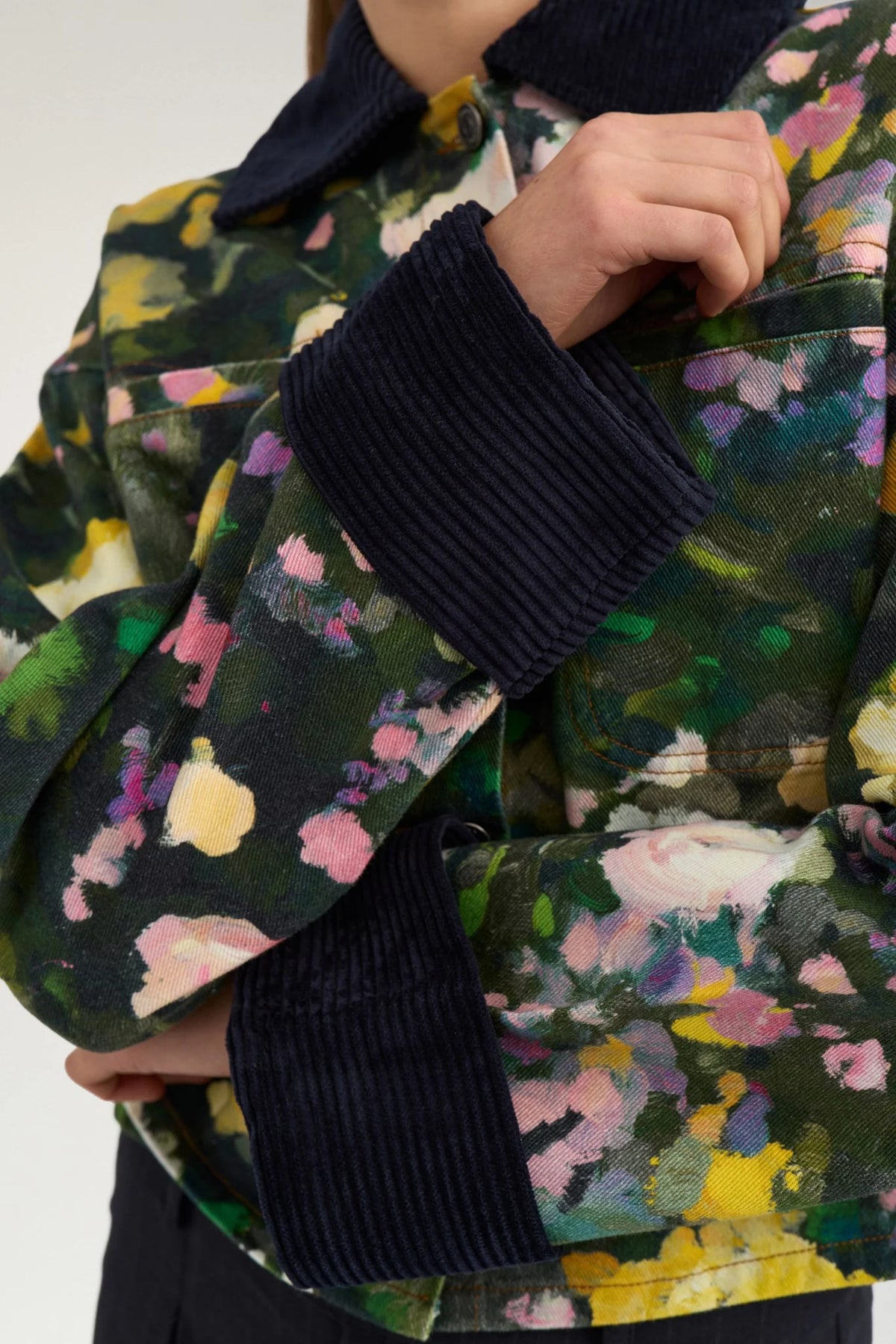 Nulissa floral jacket in botanical garden