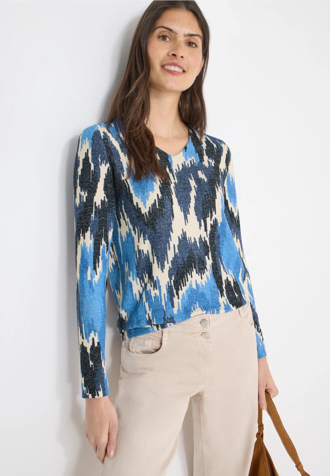 Cecil v-neck jumper In Universal Blue
