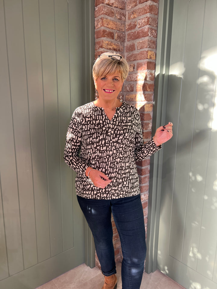 Cecil Minimal Patterned Top In Raw Khaki