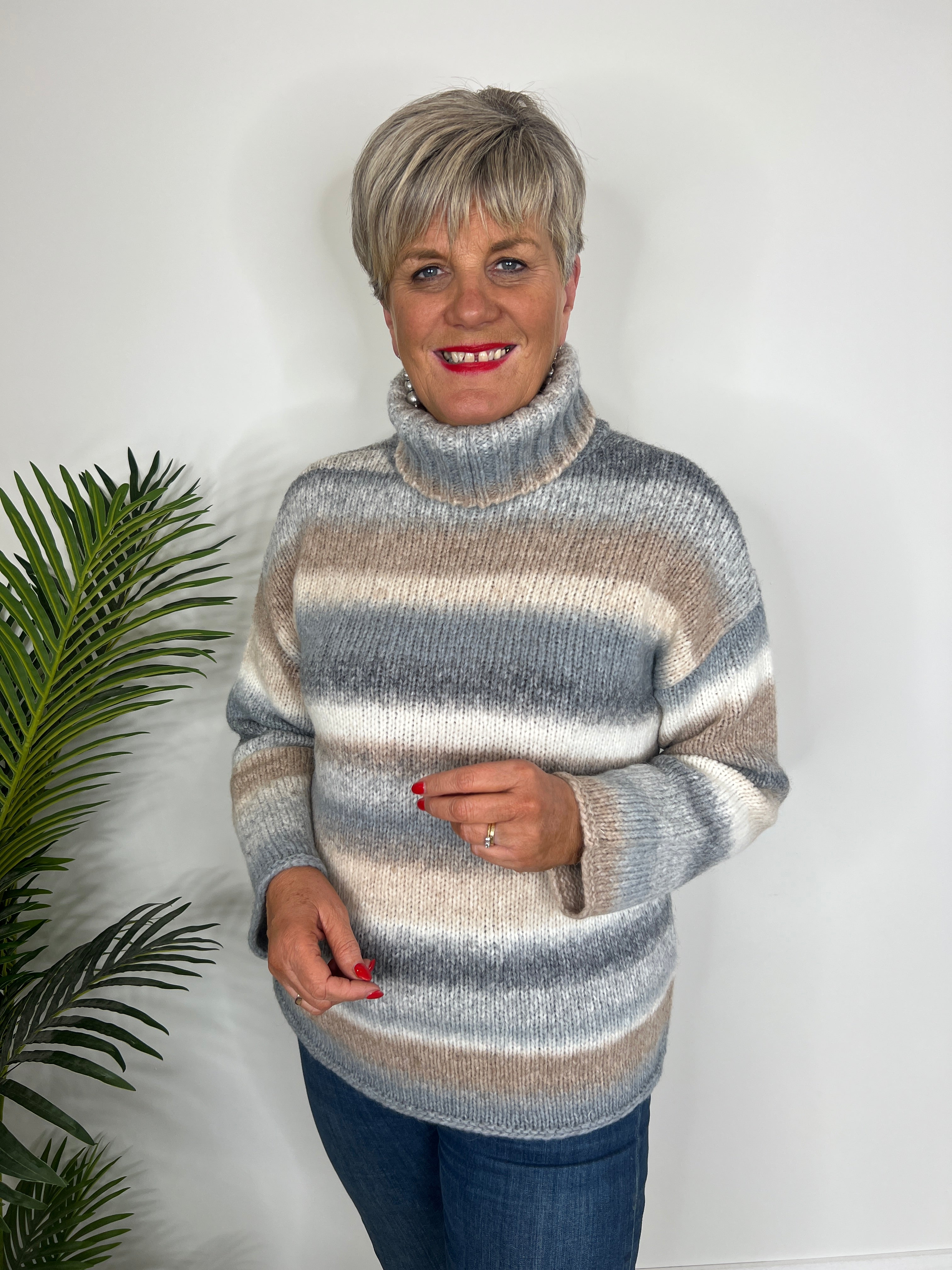 Milano Italy Turtle Neck Pullover In Cream multi