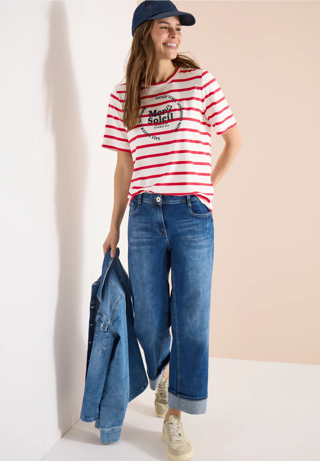 Cecil Circle Print T-shirt In glazed apple red