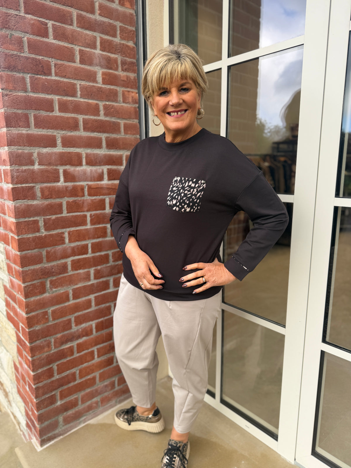 Sweatshirt with printed pocket in black coffee