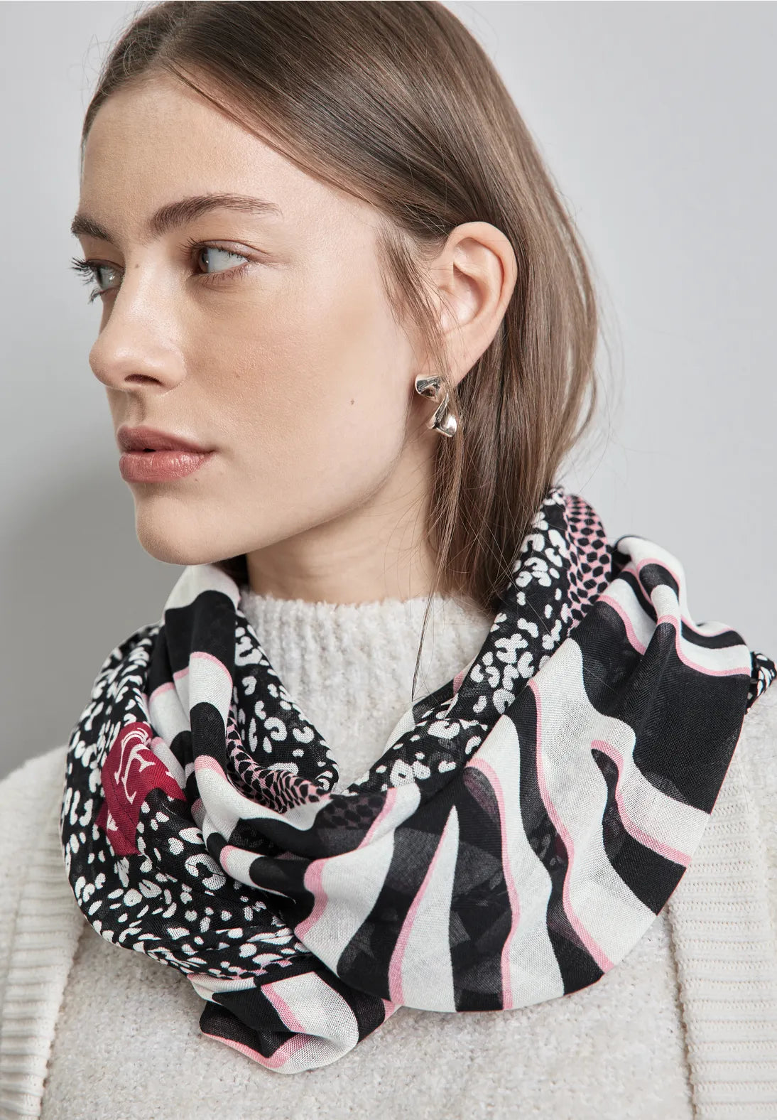 Street One Colour Print Snood In Black