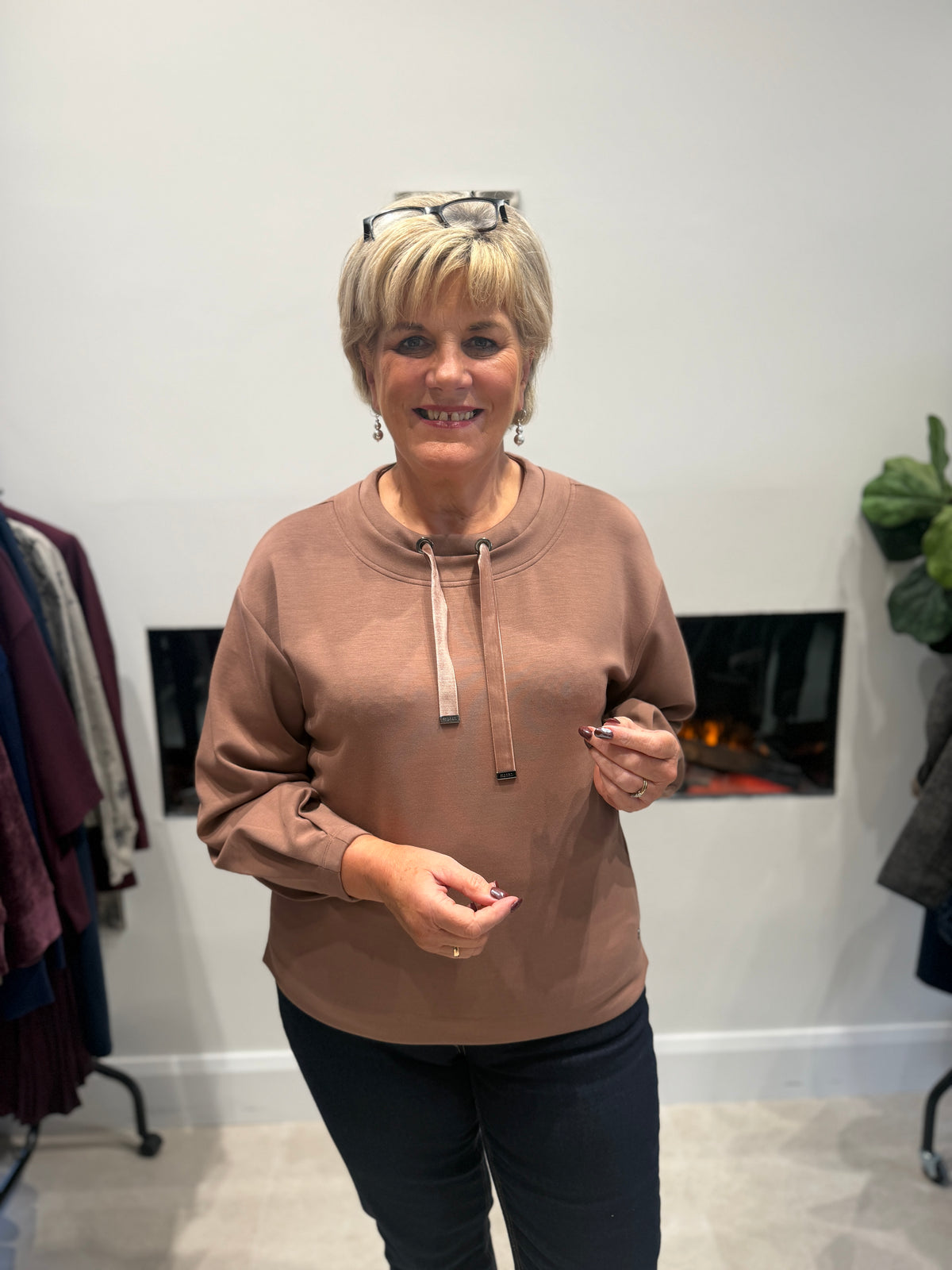 Sweatshirt with velvet drawstrings in tiramisu
