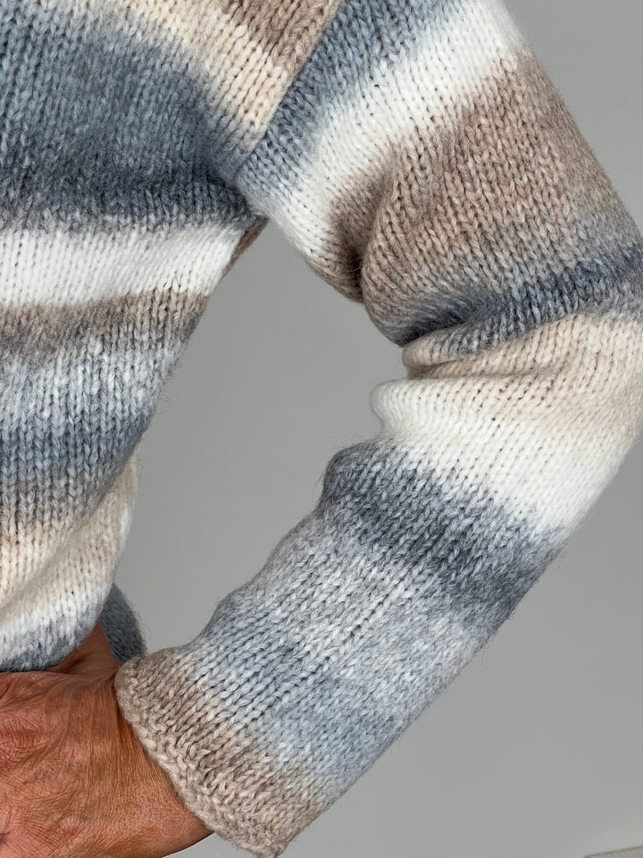 Milano Italy Turtle Neck Pullover In Cream multi