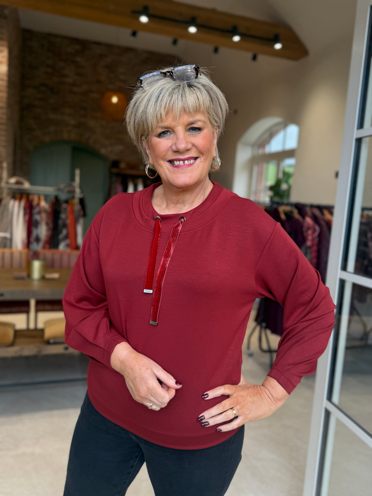 Sweatshirt with velvet drawstrings in autumn red