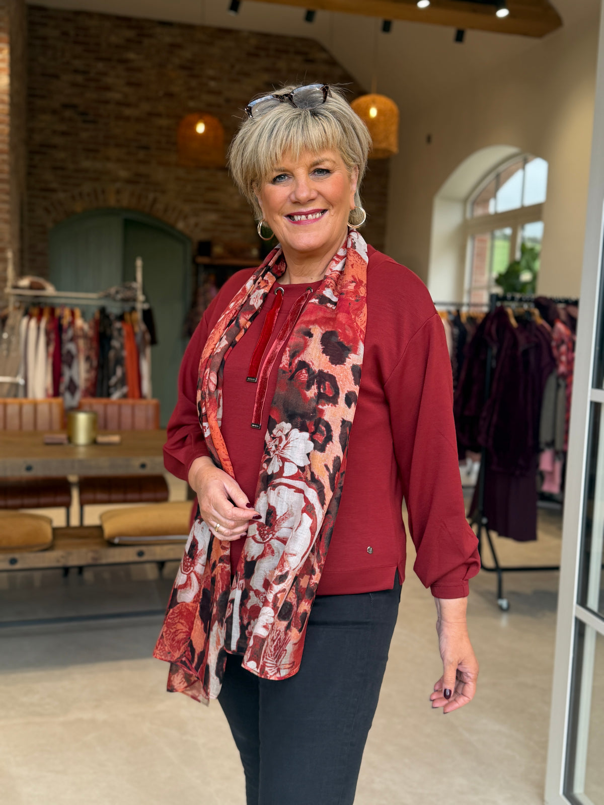 Sweatshirt with velvet drawstrings in autumn red