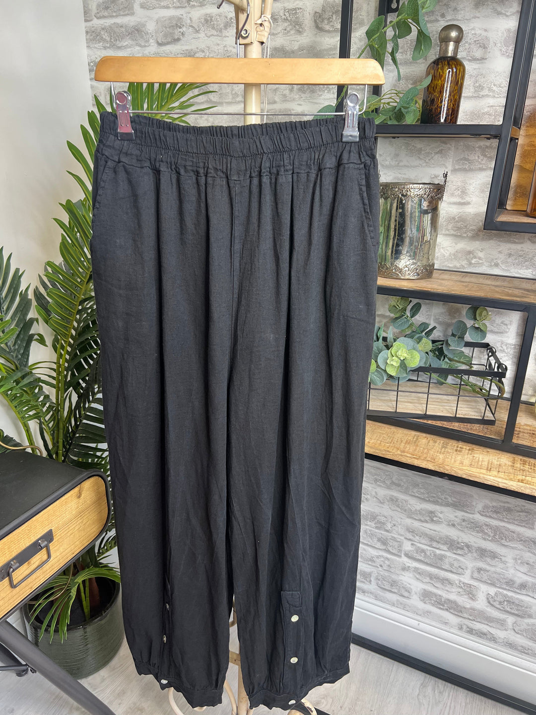 Rose Trousers With Buttons In Black
