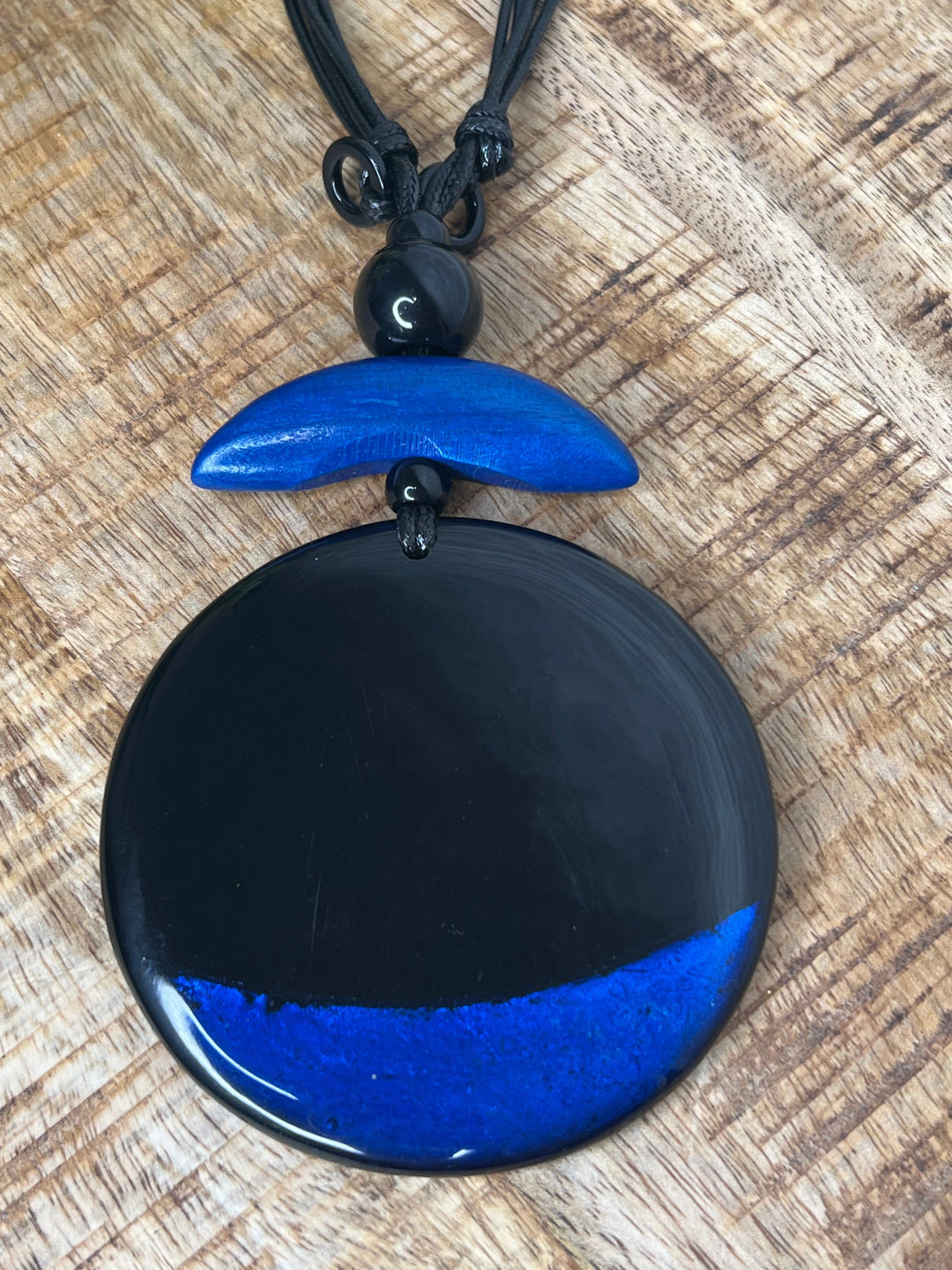 Nouvelle Large Circle Necklace In Blue & Black