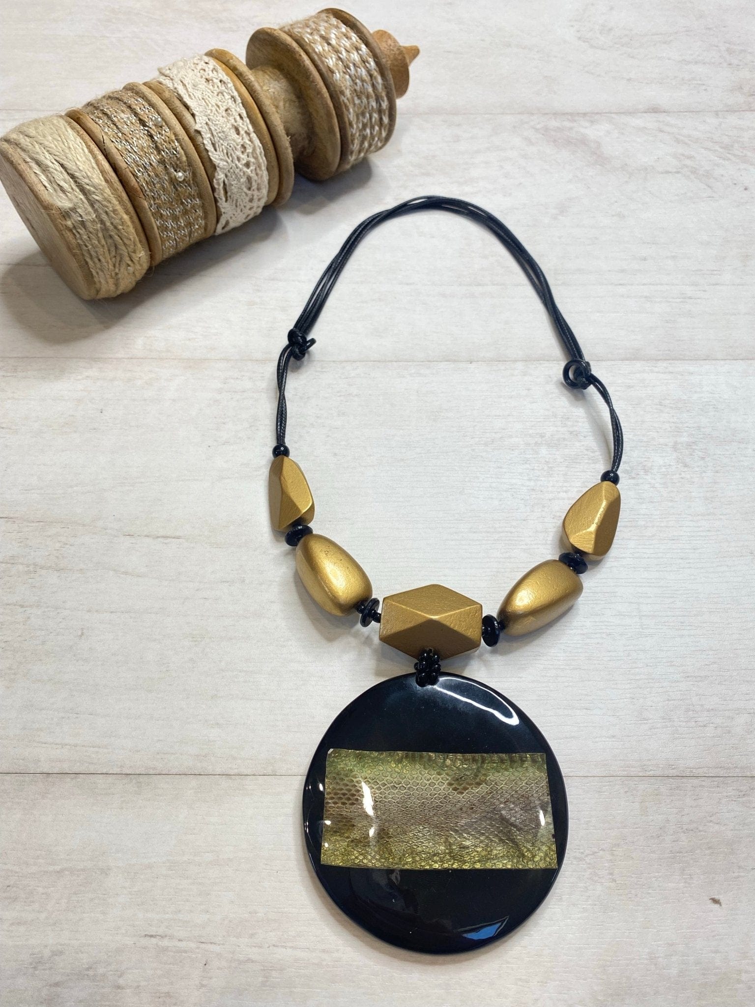 Nouvelle Black & Gold Circle Necklace - Crabtree Cottage